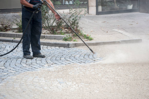 Best Animal Enclosure Cleaning  in Grand Ronde, OR